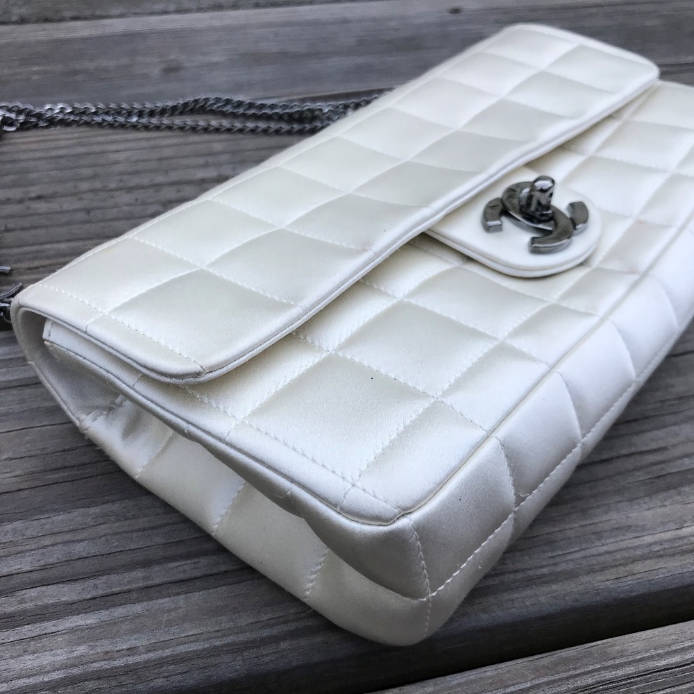 Authentic Chanel Mini Bag Clutch with Metal Chain - Picture 6 of 8